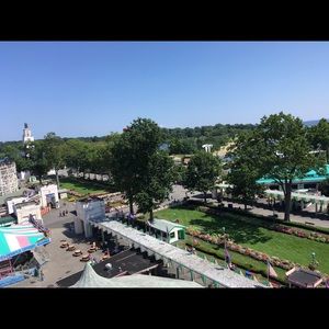 Meet your Posher, Edia